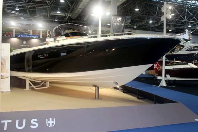 Le CX 280, premier modle de la nouvelle gamme CX d'Invictus Yacht