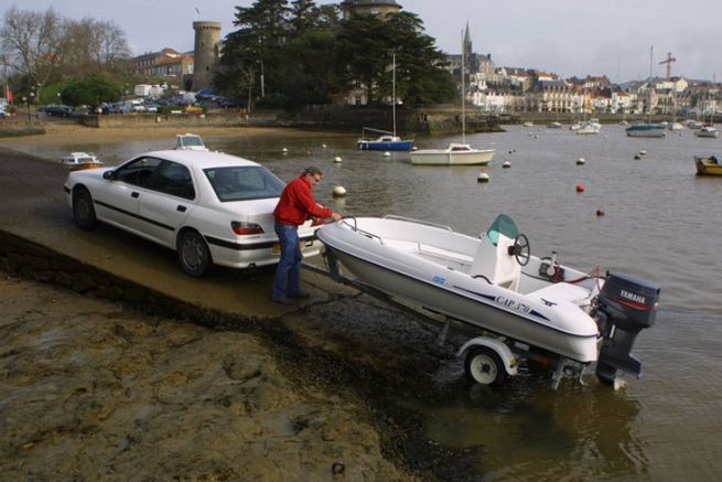 Bateau  moteur, les 8 points  vrifier avant la remise  l'eau