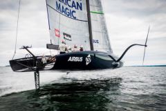 Defiant, l'AC75 du team amricain en plein vol