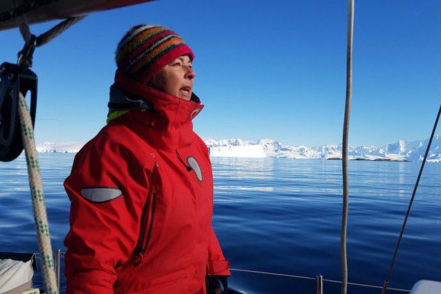 Episode 7/8, une grosse voie d'eau d'eau apparait dans le bateau en antarctique