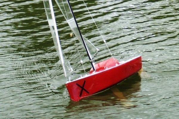 Plans gratuits d'une maquette de bateau : le MiniX, un voilier radiocommand facile  construire