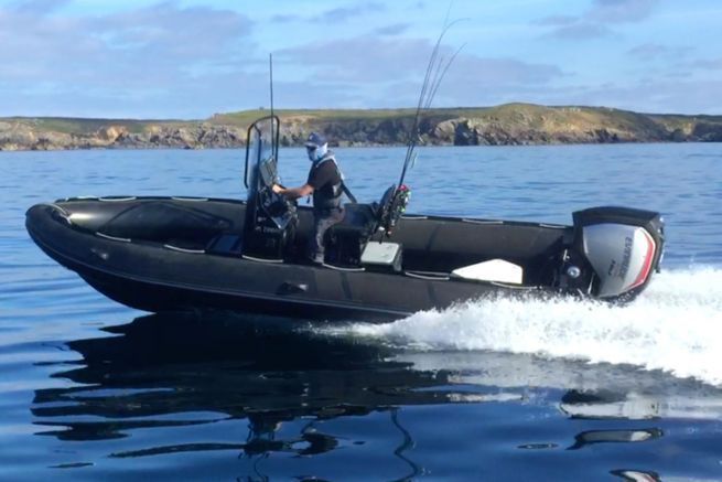 Le Narwhal HD 550, un semi-rigide passe-partout pour les pêcheurs en mer
