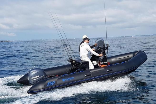 Le Narwhal HD 550 est un semi rigide adapt  la pratique de la pche en mer.