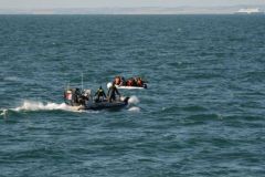 Sauvetage d'un bateau de rfugis sur la Manche