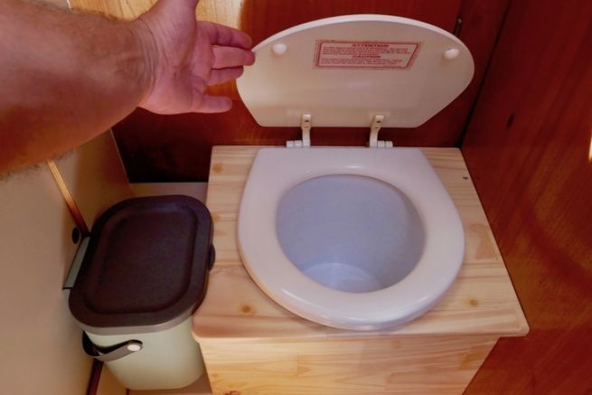 Pourquoi et comment convertir ses WC marins en toilettes sèches ?