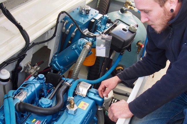 Comment purger le circuit de carburant du moteur diesel de son bateau