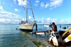 Prparation d'un voilier de voyage au fond d'un atoll polynsien