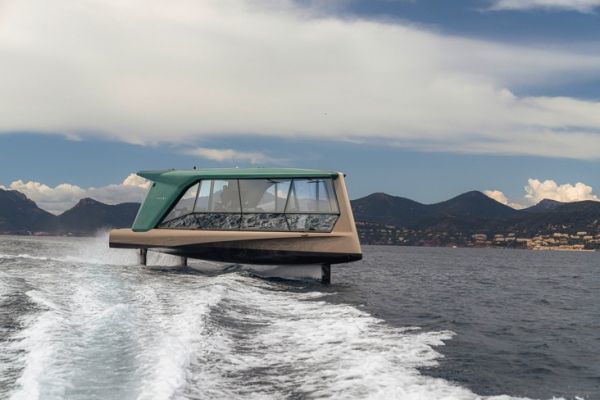 The Icon, le bateau électrique à foils de BMW qui joue la carte du luxe