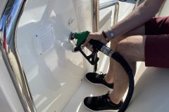 Tuto : Nettoyer le réservoir à carburant de son bateau - Voile