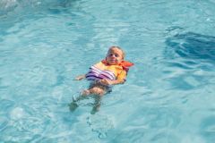 Floatee: le tee-shirt anti-noyade pour enfants qui se gonfle en cas d'immersion