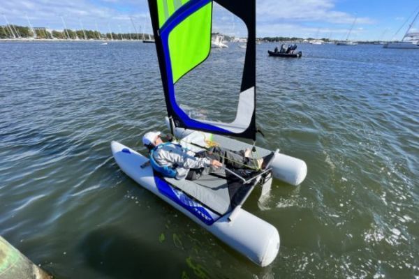 Minicat Guppy, un catamaran gonflable facile  man?uvrer pour les enfants et les adultes