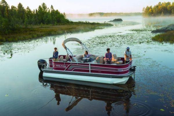 Le Pontoon Boat, un bateau conu pour toutes sortes d'activits nautiques