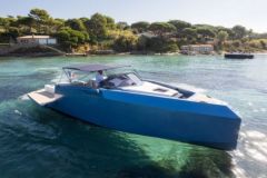 Le 42 S est le premier bateau produit par Alium