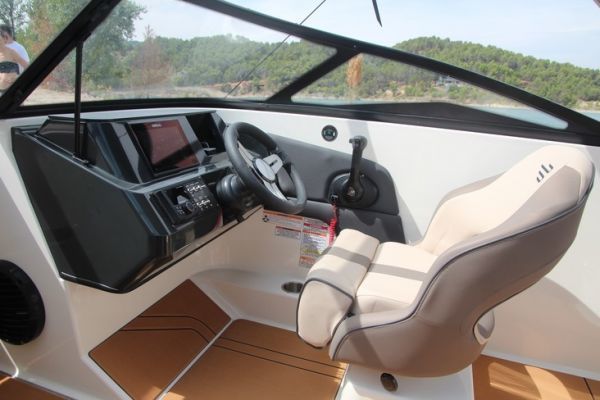 Bayliner V20, une mme coque pour deux motorisations