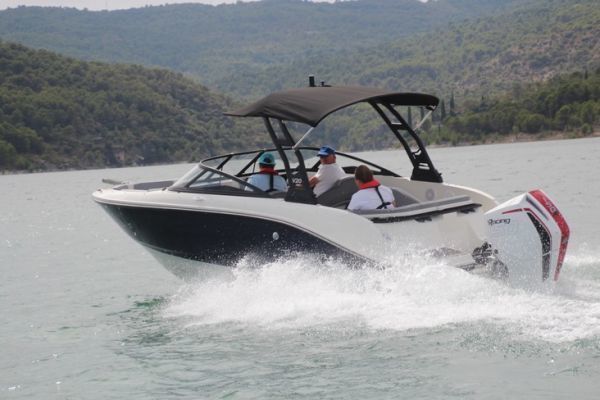 Bayliner V20, deux comportements en mer trs loigns pour ces deux versions