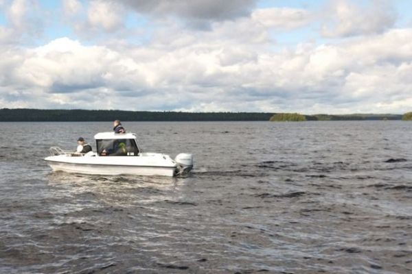 Terhi 480C: Une barque avec cabine pour naviguer par tous les temps !