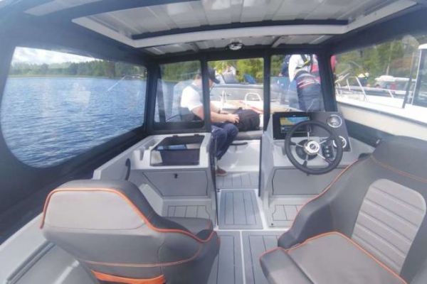 Terhi 480C: Un petit bateau avec un maximum d'amnagement