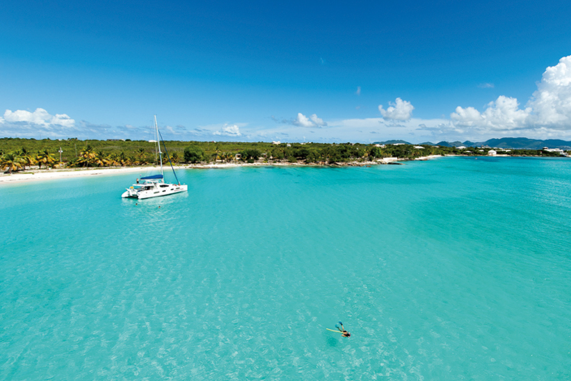 Naviguer  Anguilla, le de calme et de beaut dans les Carabes