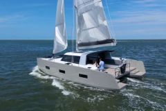 Le Vaan R4 est un catamaran moderne construit en aluminium