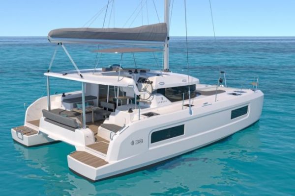 Lagoon 38 : le remplaçant du 380 pensé pour une navigation conviviale