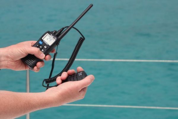 VHF portable : ce qu'il faut vrifier avant la saison pour une navigation en scurit