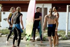 Keanu Reeves en prise avec des locaux dans le cultissime Point Break