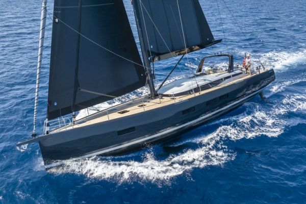 CNB 62 : un plan semi-custom adapté à la navigation en équipage réduit sur un voilier de 18 m