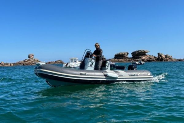 Brico Nautic : Location de bateaux � moteur � Tr�beurden ou Tr�gastel, naviguer entre Batz et Br�hat