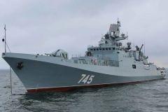 La fr�gate Admiral Grigorovich a effectu� plusieurs tirs de semonce en direction du couple de retrait�s