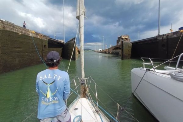 Canal de Panama : à bord de Toulcoun, le grand passage vers le Pacifique