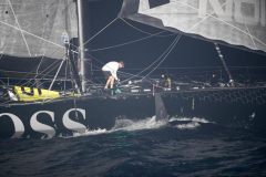 Alex Thomson, après s'être échoué alors qu'il était en tête