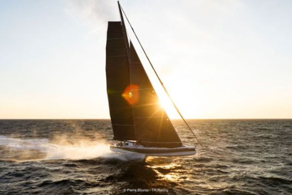 A bloc au soleil couchant pour Thomas Ruyant et son nouvel IMOCA