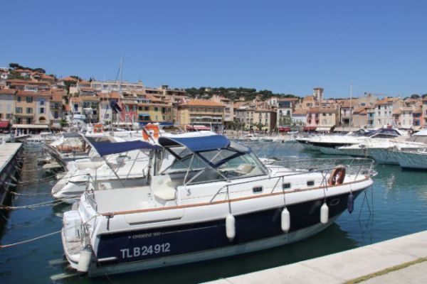 La location d'un bateau  partir d'un ponton est un moyen facile de rduire le cot de votre bateau.