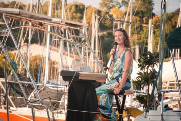 Sonia Raynaud en concert en bateau  Mortagne sur Gironde