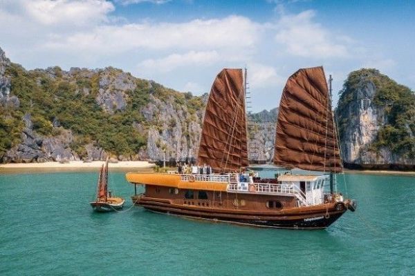 La jonque Parfum d'Automne en Baie d'Halong