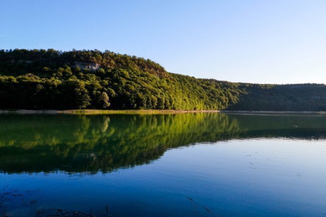 Le lac de Vouglans, en plein coeur du Jura