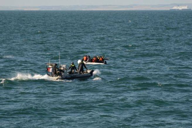 Sauvetage d'un bateau de r�fugi�s sur la Manche