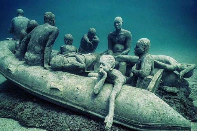 Jason deCaires Taylor, Raft of the Lampedusa, Lanzarote, 2016.