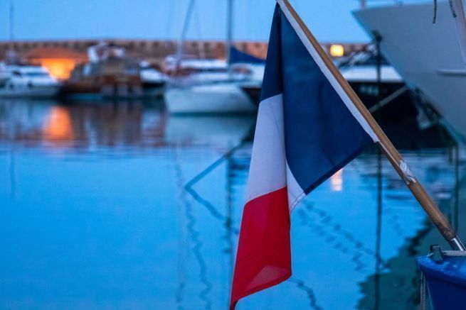 Franciser son bateau, prrequis  arborer le pavillon franais