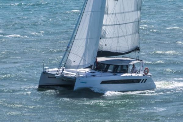 Le Seawind 1170, un catamaran compact alliant confort et performance