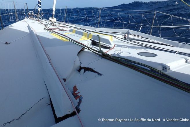 Le monocoque de Thomas Ruyant menace de se couper en deux